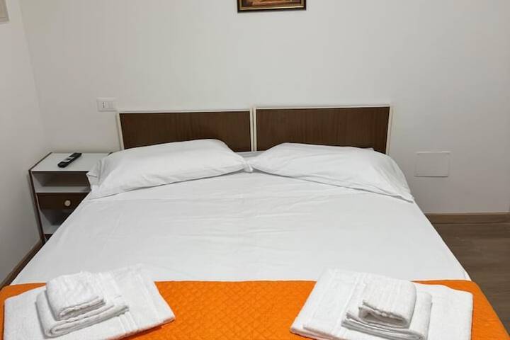 Room 6 of 24