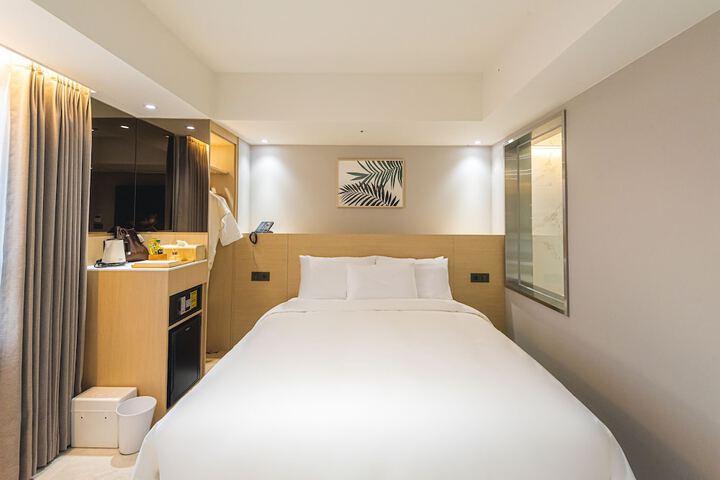 Room 6 of 71