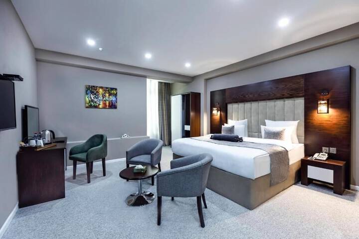 Room 15 of 33