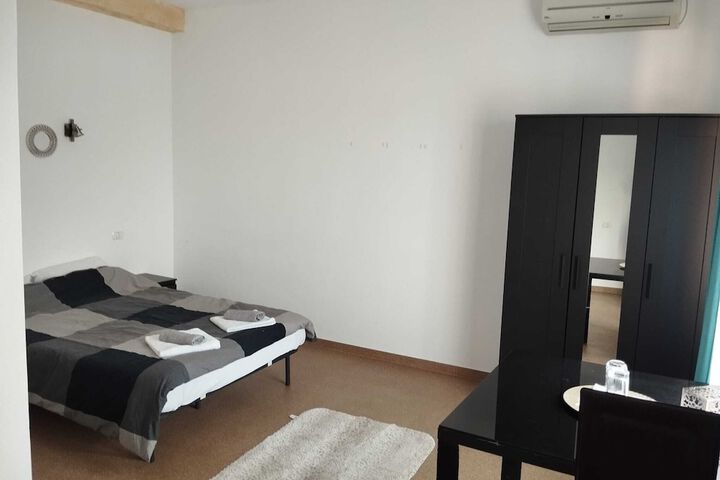 Room 10 of 30
