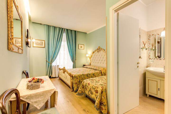 Room 21 of 42