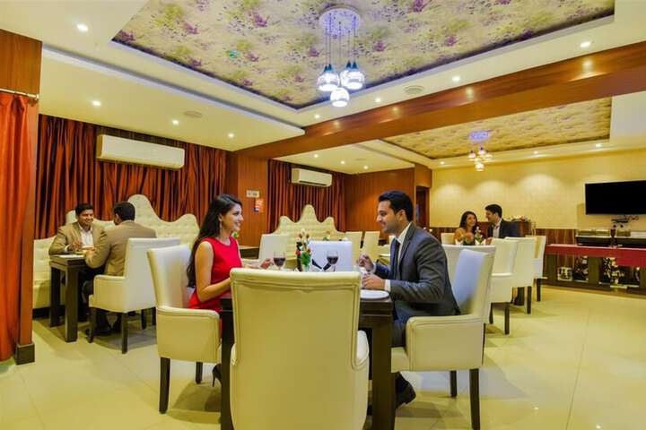 Dining 16 of 19