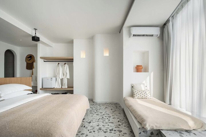 Room 42 of 190