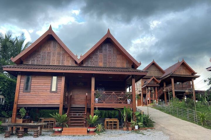 Vangnamthip Meung Feung Hotel