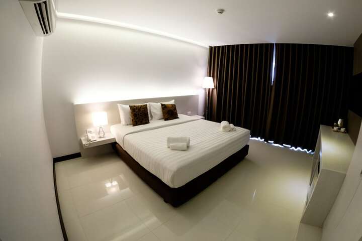 Room 7 of 32