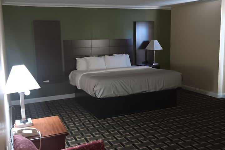 1 King Bed Suite (4 of 6)