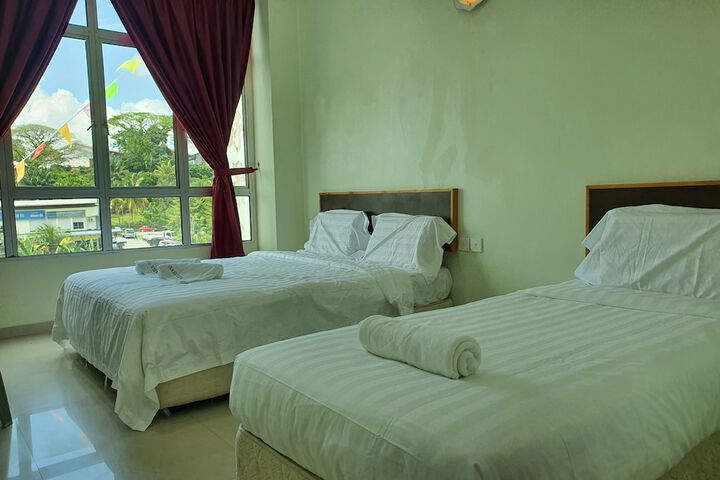 Room 11 of 25