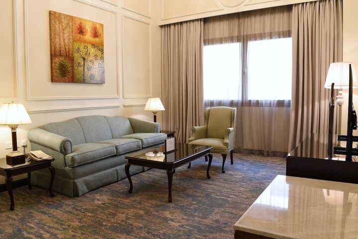 Room 32 of 100