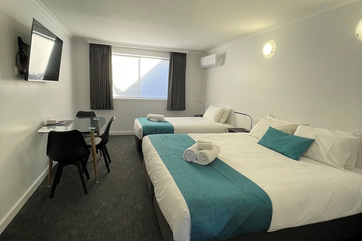 Room 10 of 19