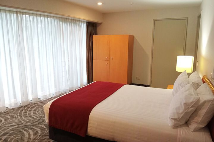 Room 17 of 100