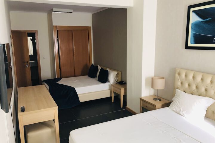 Room 11 of 34