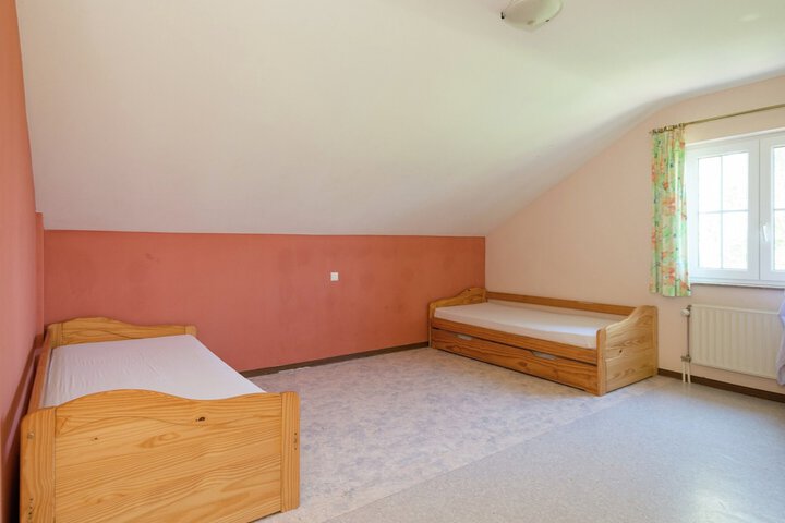 Room 8 of 37