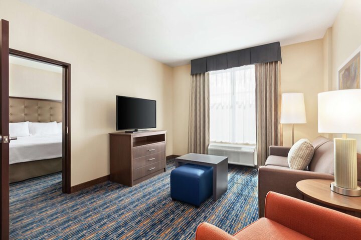 Room 11 of 36