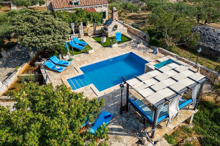 Pool 18 of 32