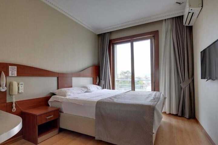Room 6 of 17
