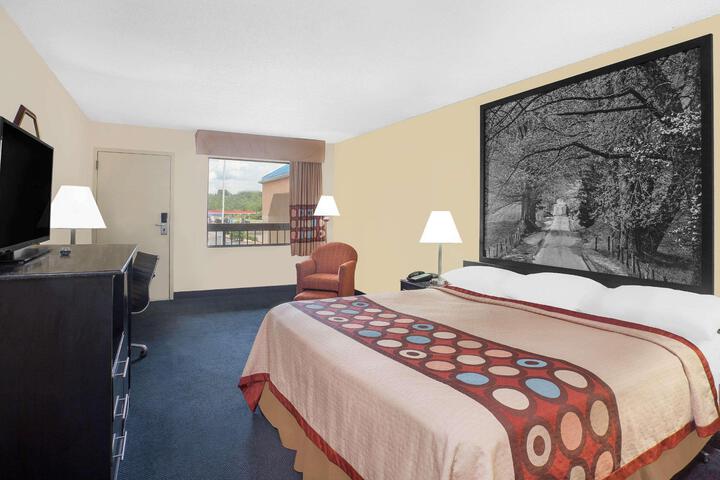 1 King Bed (4 of 9)