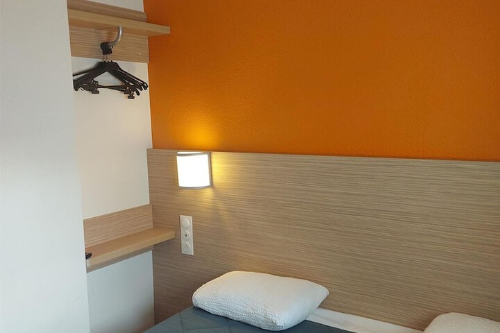 Room 16 of 64