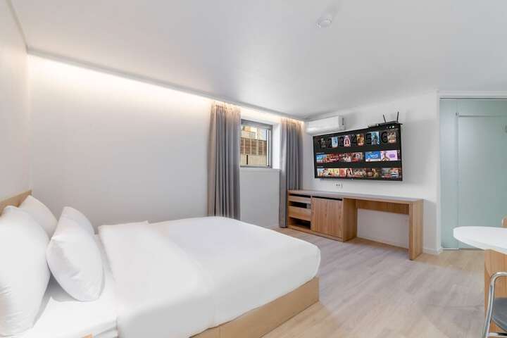 Room 19 of 177