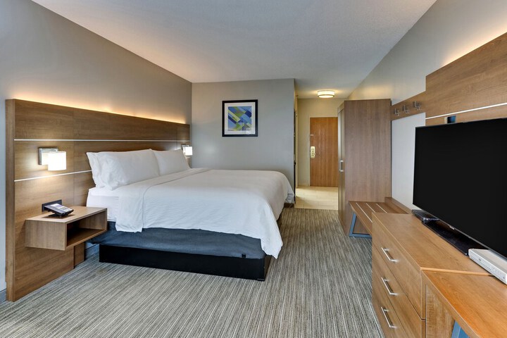 Room 15 of 66