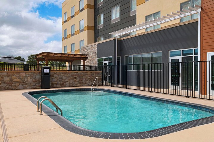 Pool 14 of 21