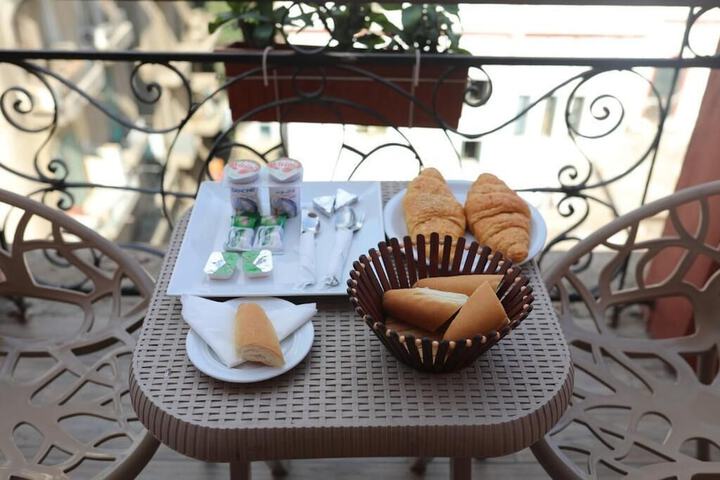 Breakfast/Coffee Service 23 of 26