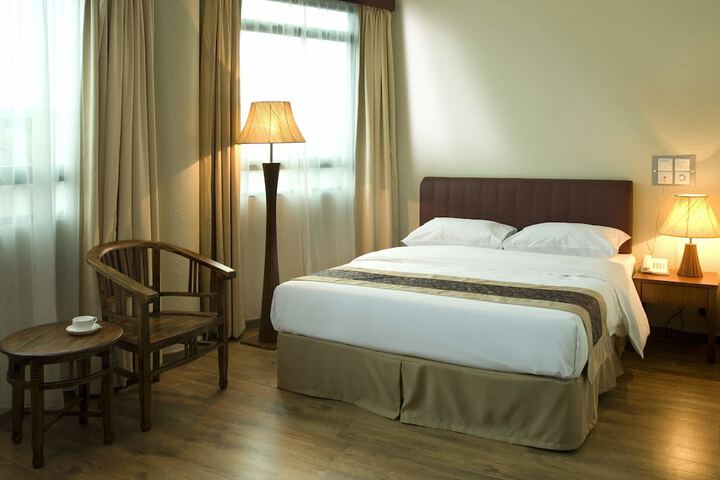 Room 4 of 28