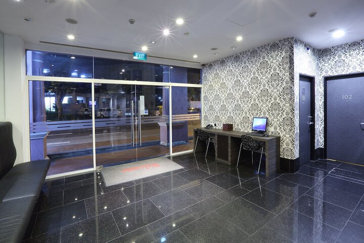 Entrance & Lobby