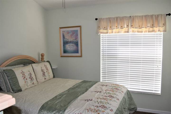 Room 4 of 20