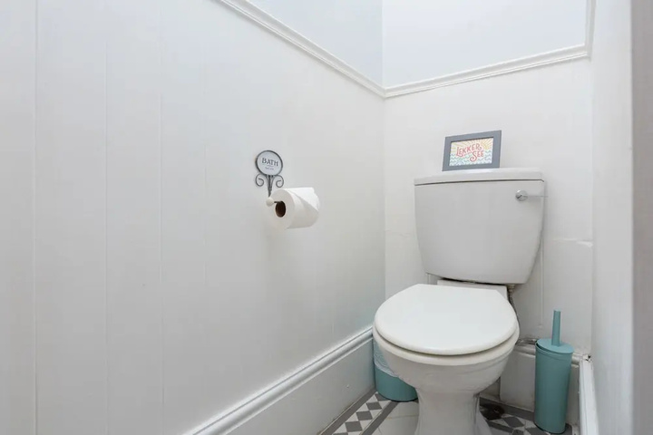 Room 9 of 18