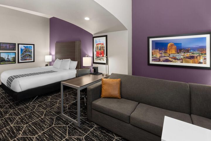 Room 16 of 36