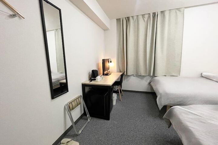 Room 7 of 33