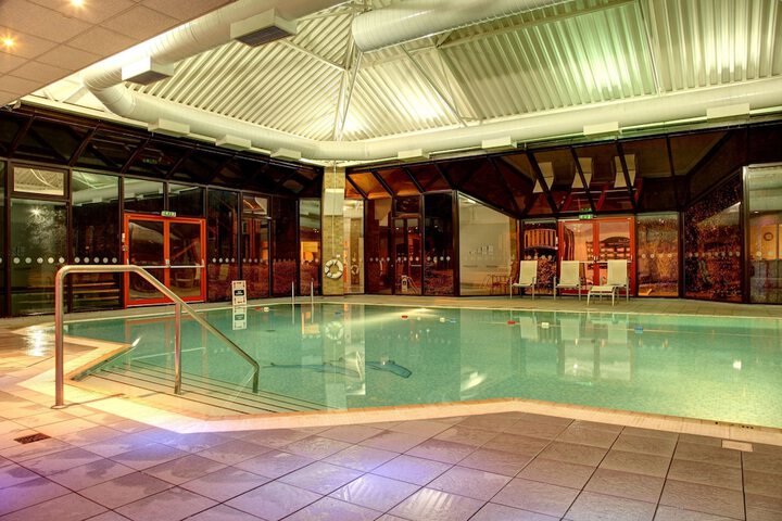 Pool 77 of 194