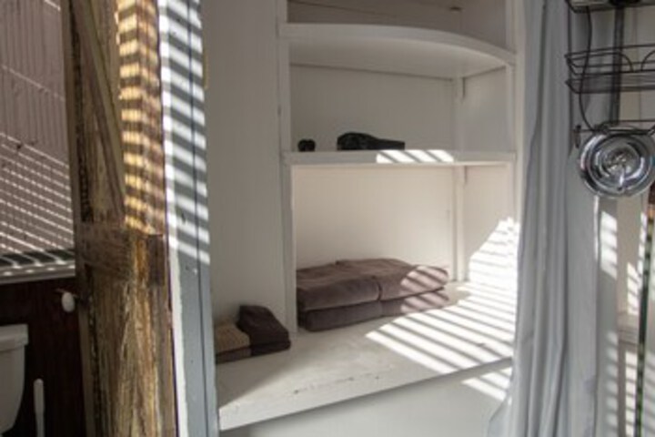 Room 3 of 60