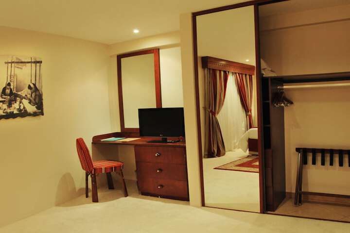 Room 50 of 84