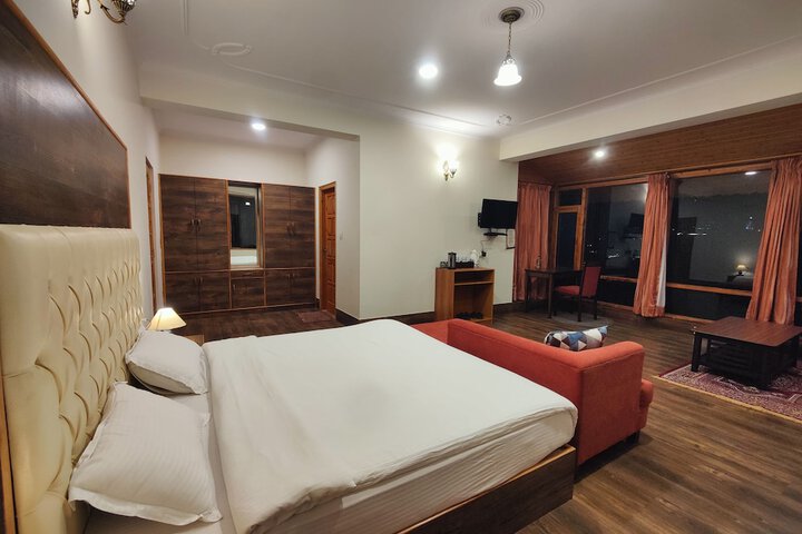 Room 30 of 76