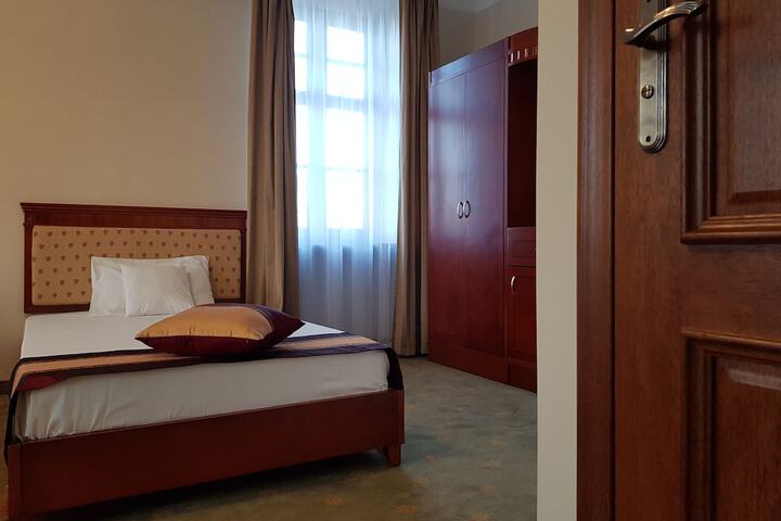 Room 11 of 60