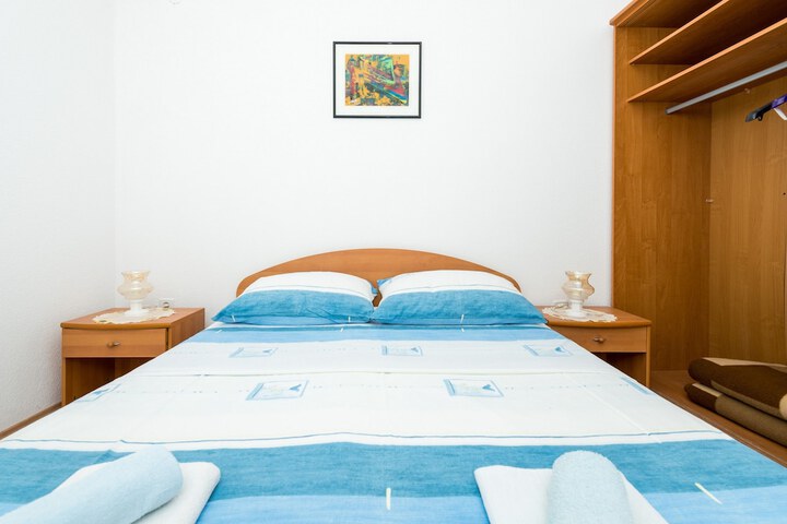 Room 14 of 104
