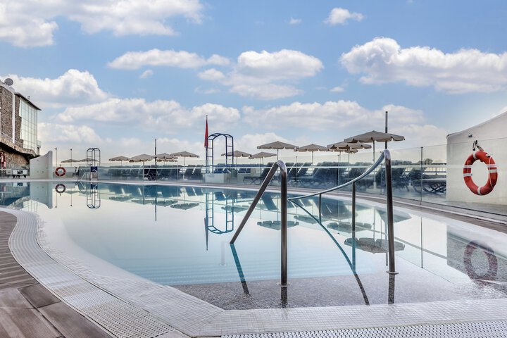 Hotel Pool