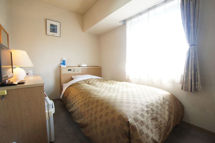 Room 6 of 33
