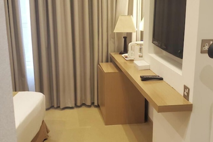 Room 3 of 74