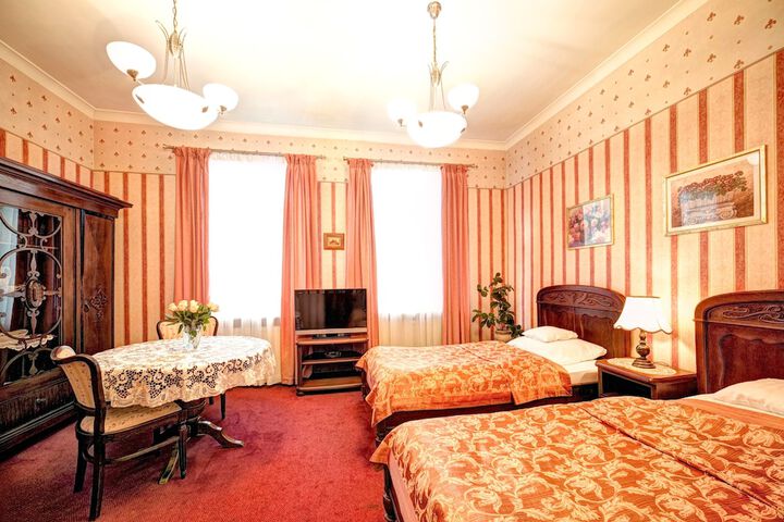 Room 4 of 43