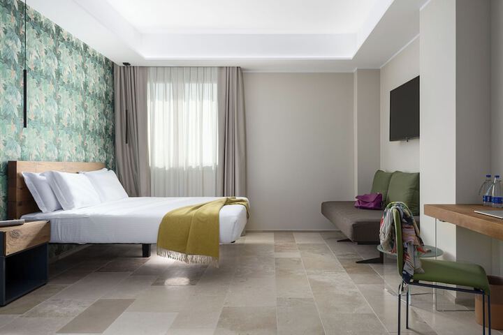 Room 25 of 82