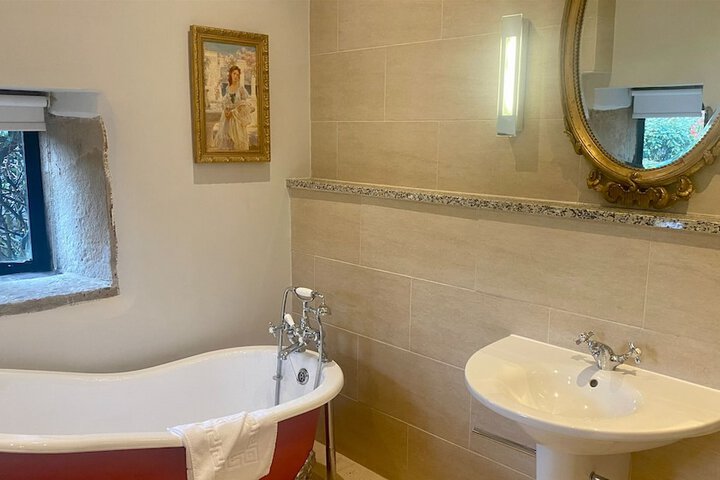 Deep soaking bathtub