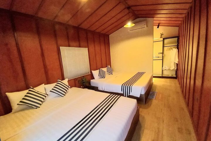 Room 35 of 161