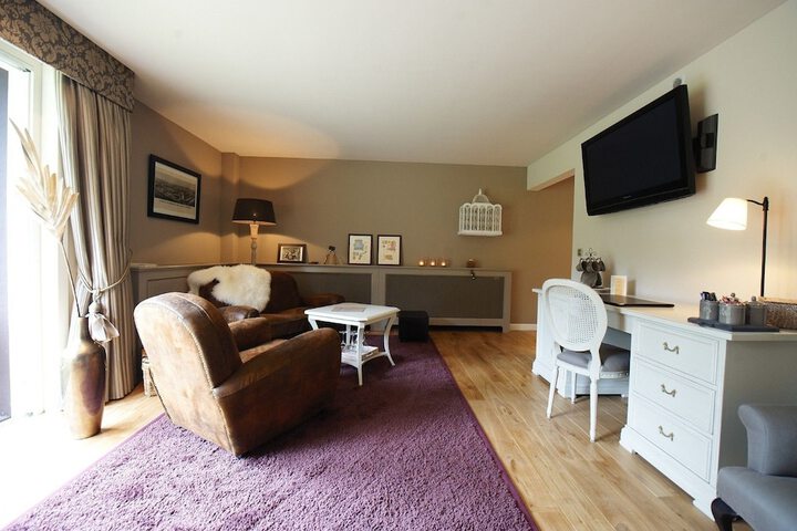 Room 12 of 32