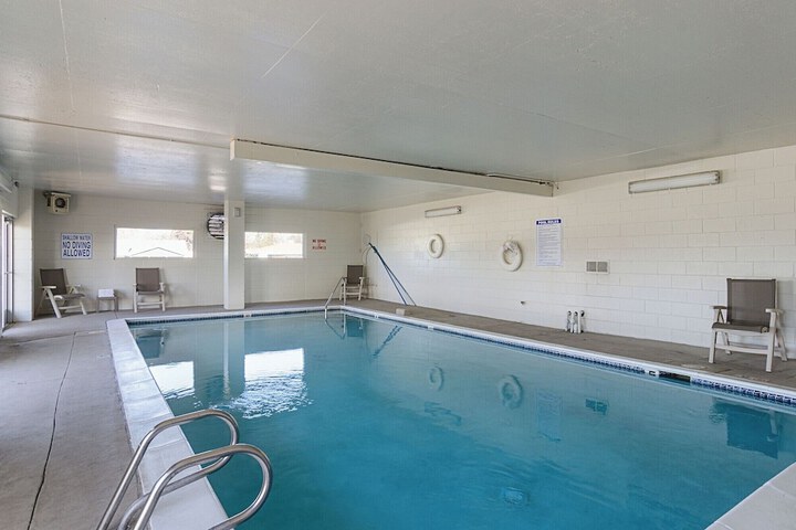 Pool Hotel