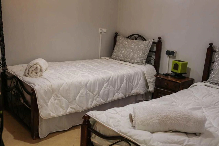 Room 4 of 10