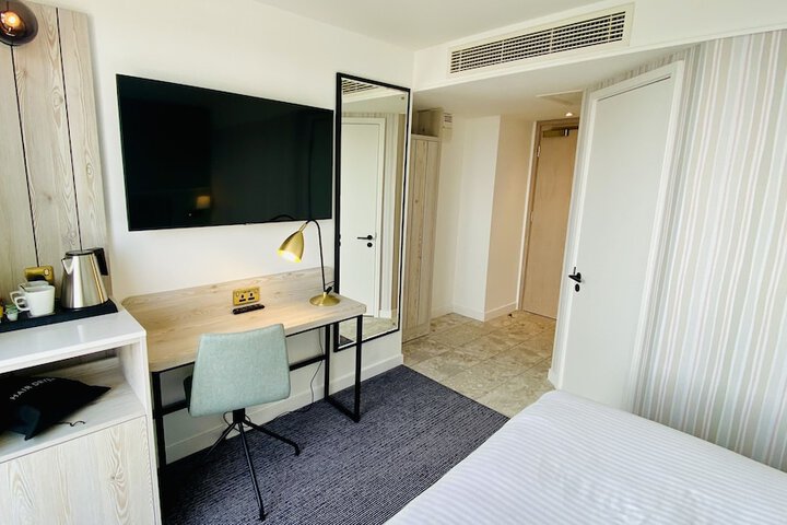 Room 7 of 71