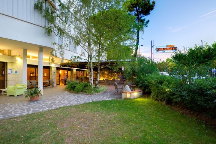 Hotel Exterior 100 of 107