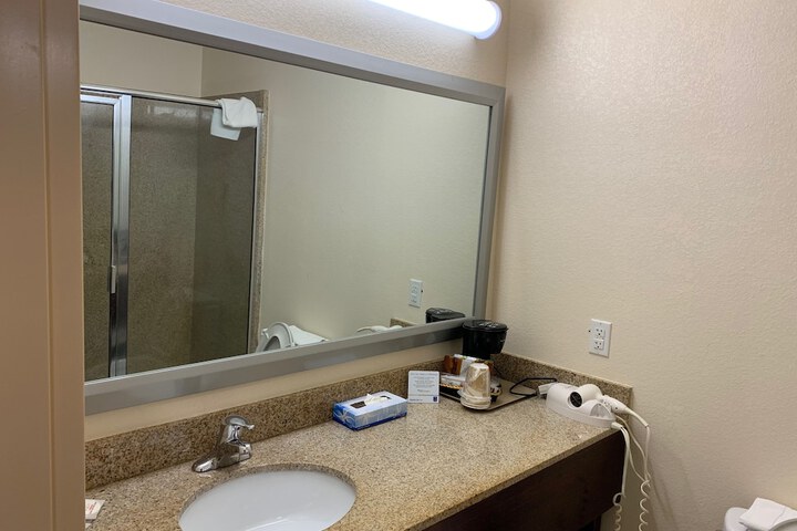 Standard 2 Queen Beds Accessible (1 of 10)